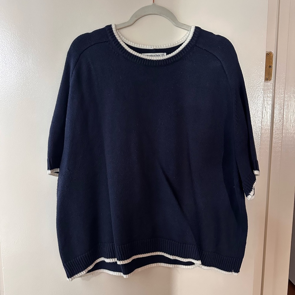 Abercrombie & Fitch Navy and White Women's Sweater